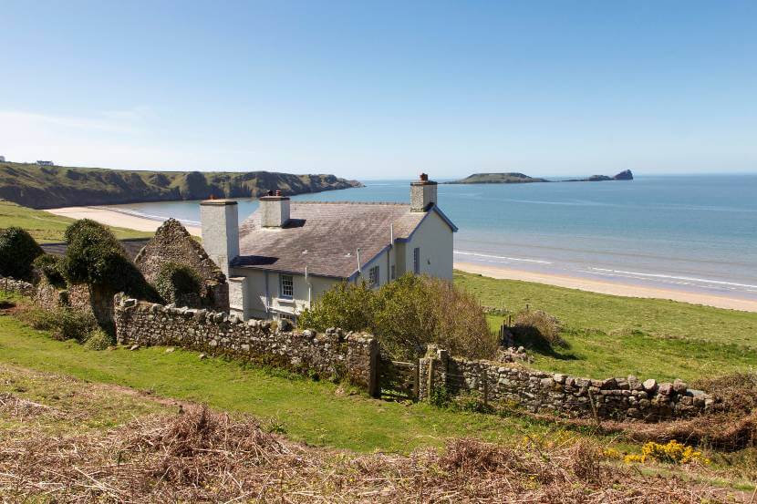 White holiday cottage in a rural location with sea views 