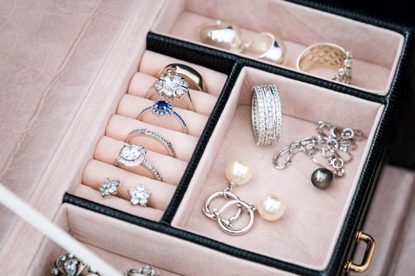 A box of jewellery 