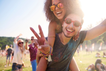 Two friends at a festival - copyright credit: Image by gpointstudio on Magnific 