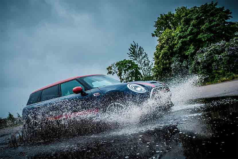 Mini Clubman passing big puddle at high speed