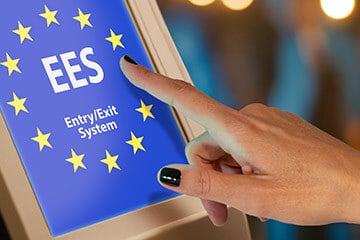 Person using a touch screen for the Entry/Exit system