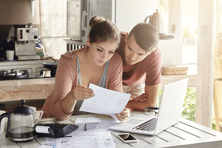 Couple with bad credit reviewing paperwork